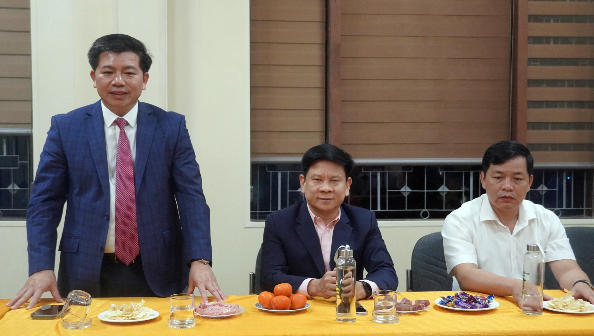 Đồng chí Trần Vũ Khiêm, Phó Bí thư Thường trực Tỉnh ủy ghi nhận, đánh giá cao và biểu dương tinh thần trách nhiệm của tập thể Báo và Phát thanh, Truyền hình Quảng Trị - Ảnh: N.M