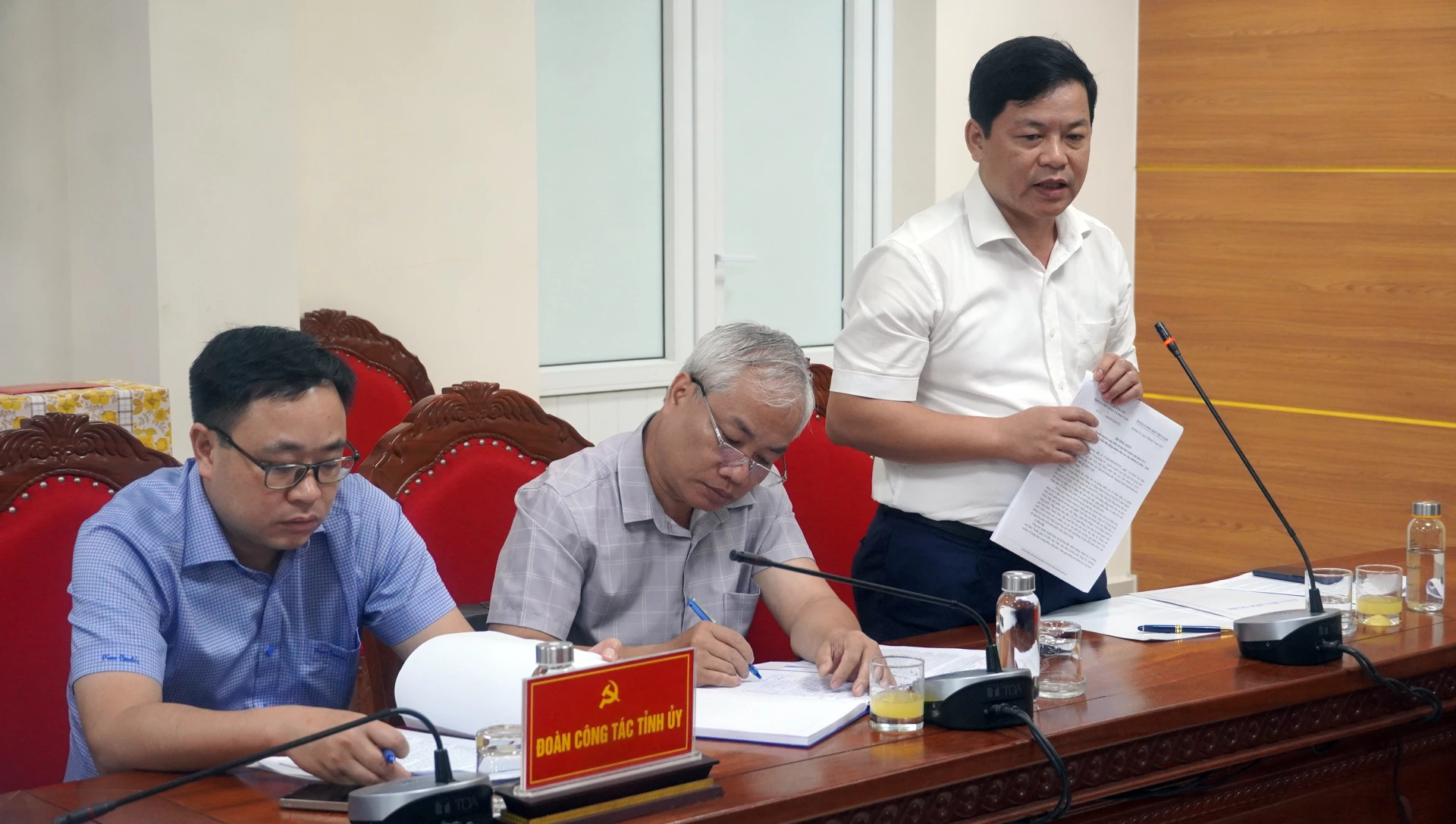 Các đại biểu thảo luận tại buổi làm việc - Ảnh: N.M