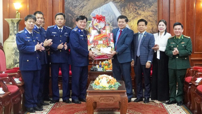 Đồng chí Phó Bí thư Thường trực Tỉnh ủy tiếp Đoàn công tác Bộ Tư lệnh Vùng Cảnh sát biển 2