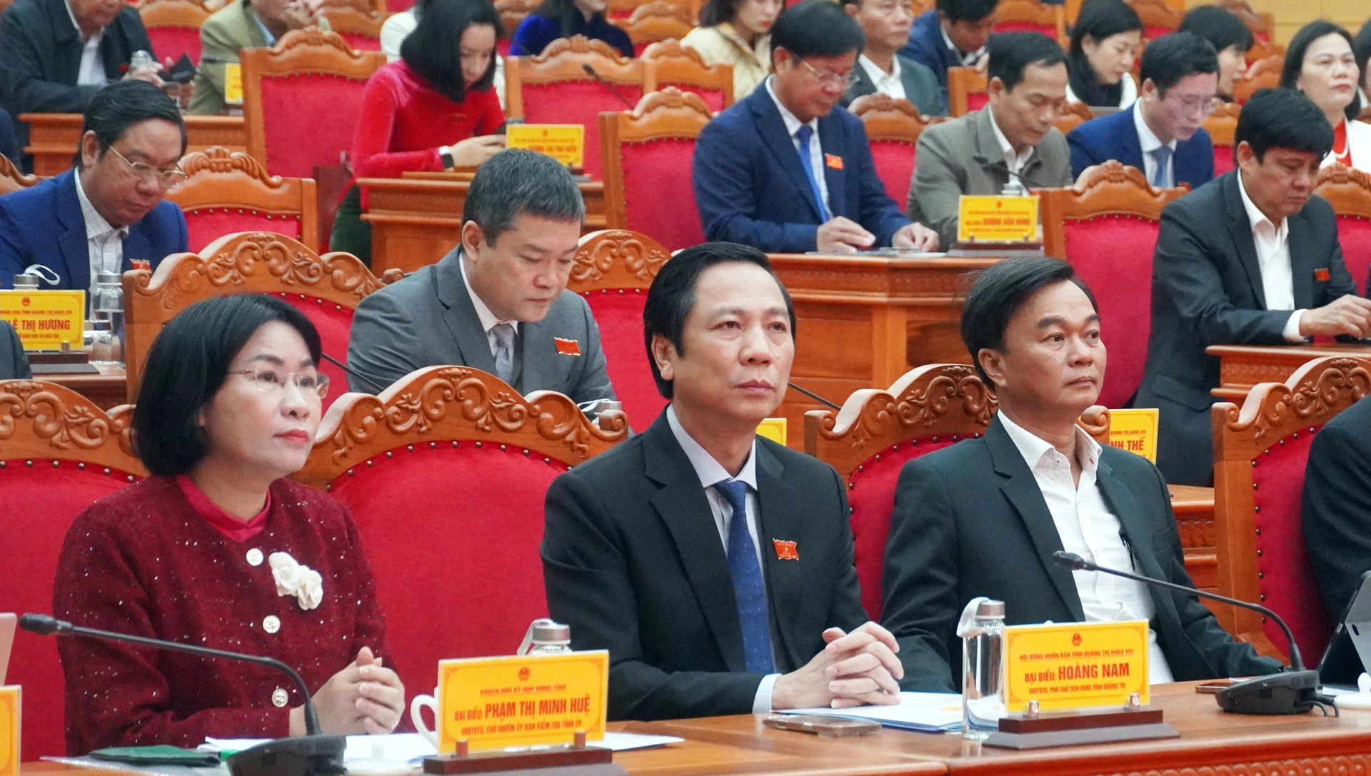 Các đồng chí lãnh đạo tỉnh dự kỳ họp - Ảnh: N.M