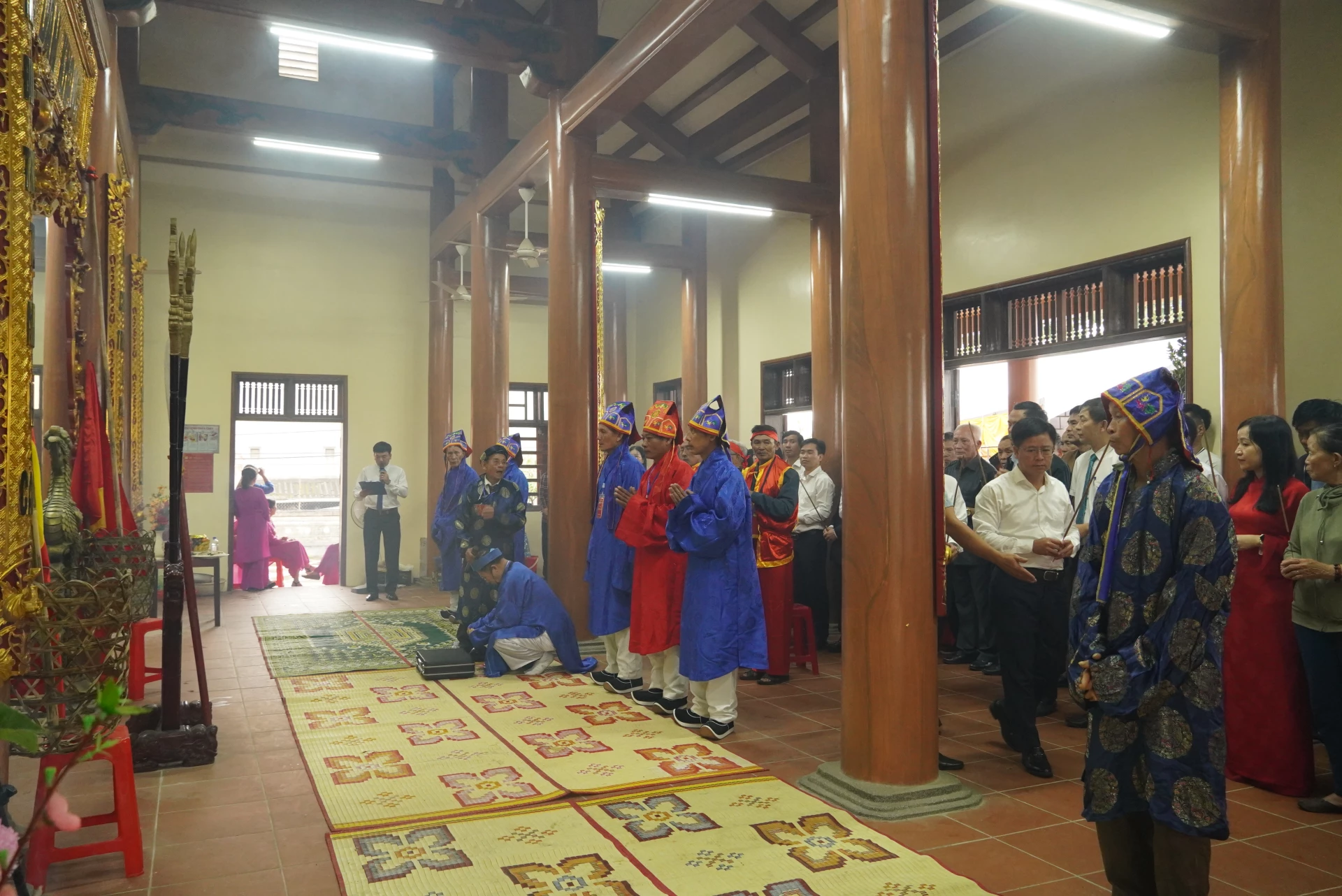 Các nghi thức cúng tế thể hiện đạo lý uống nước, nhớ nguồn và tinh thần đoàn kết cộng đồng - Ảnh: HL