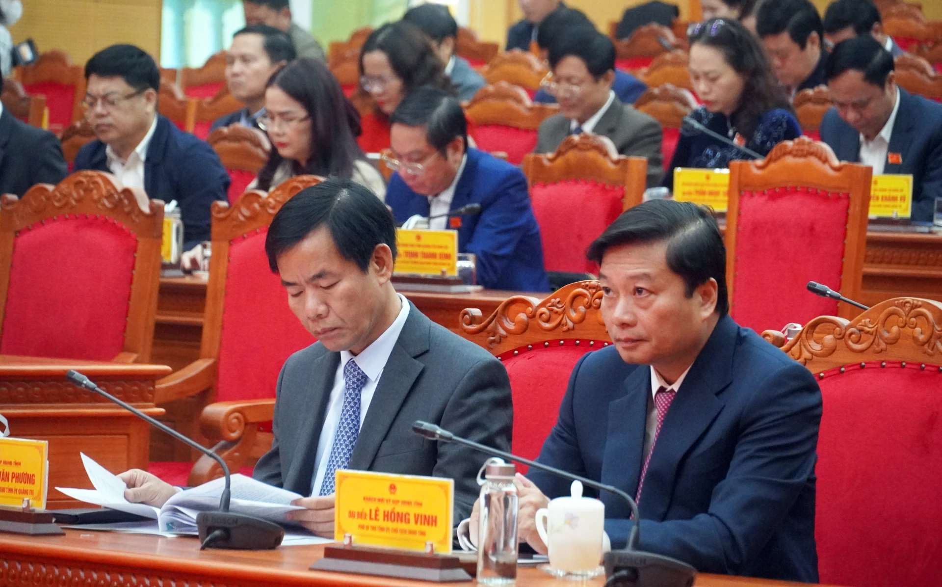 Các đồng chí lãnh đạo tỉnh dự kỳ họp - Ảnh: N.M