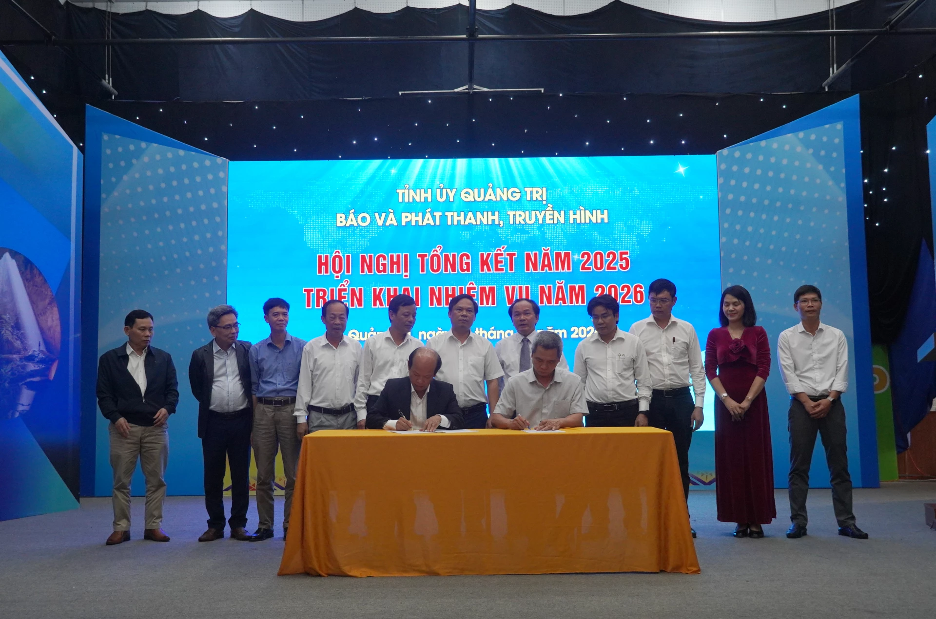 Báo và PTTH Quảng Trị phát động và ký giao ước thi đua năm 2026 - Ảnh: X.P