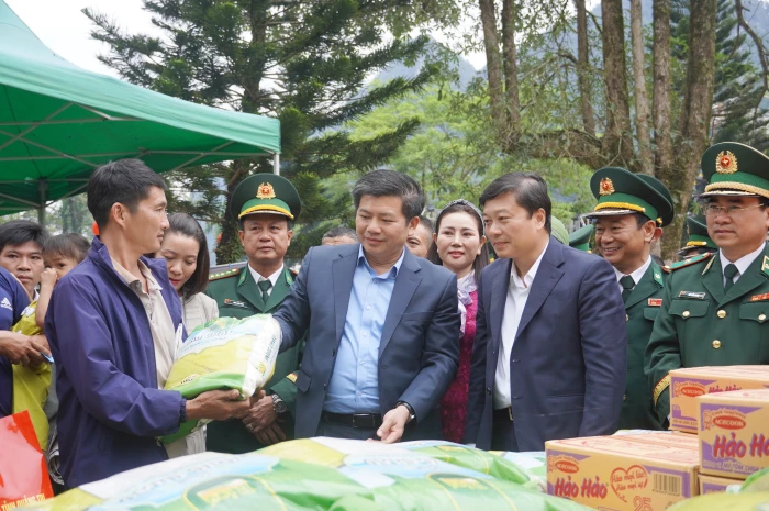 Phiên chợ Tết “0 đồng” thắm tình quân dân