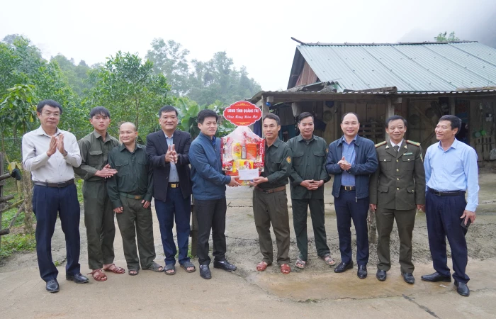 Đồng chí Phó Chủ tịch UBND tỉnh thăm, chúc Tết lực lượng bảo vệ rừng