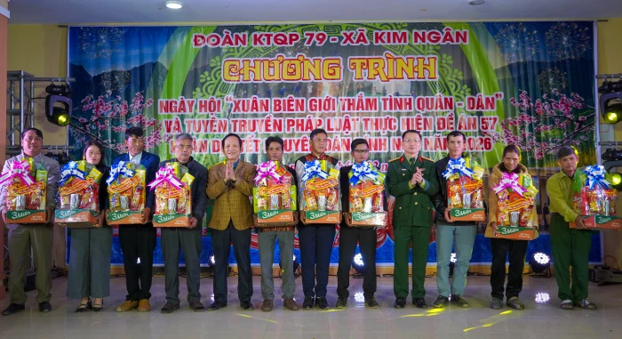 Chương trình 'Xuân biên giới thắm tình quân - dân'