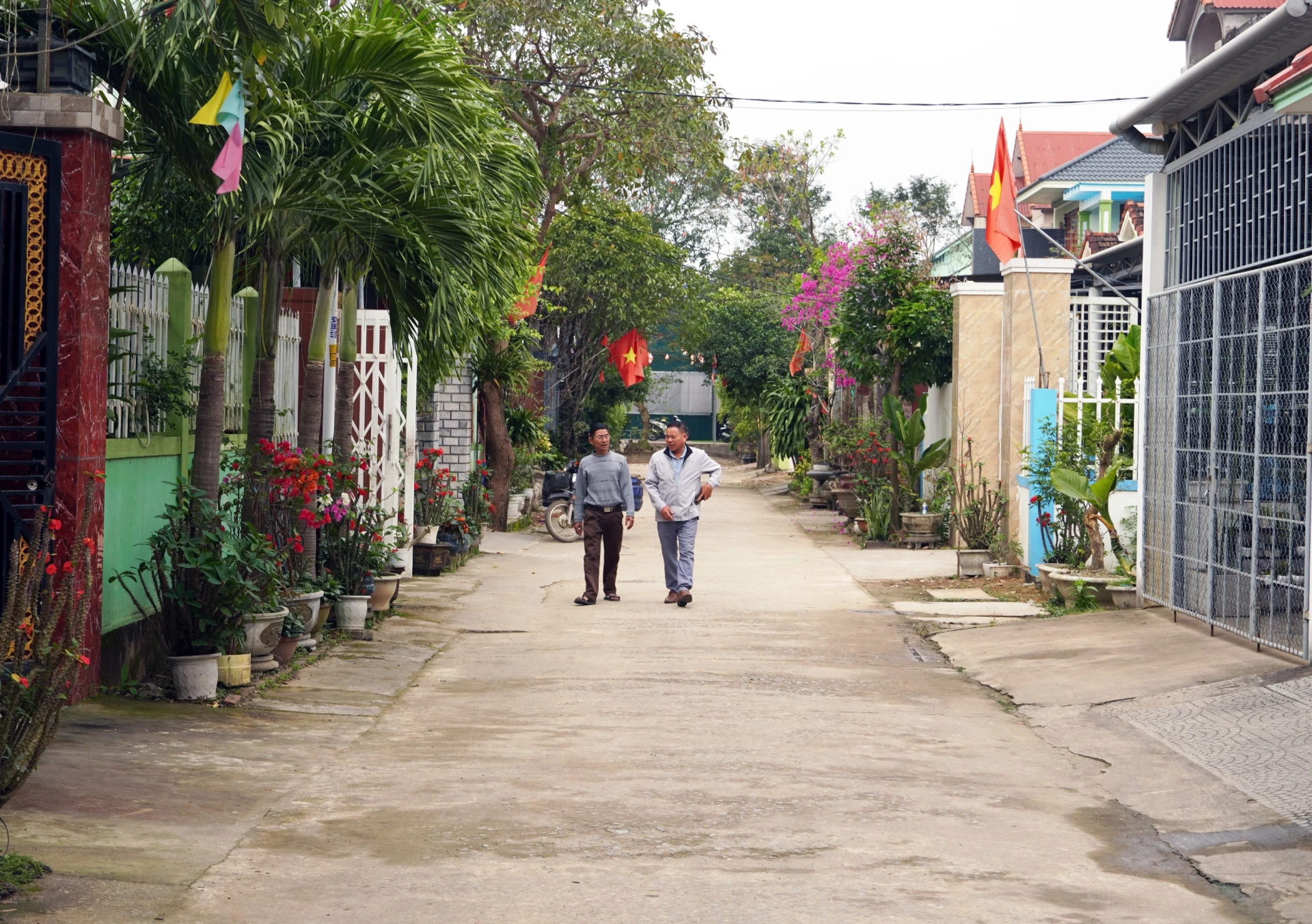 Đường giao thông nông thôn ở thôn 2, xã Lệ Ninh được đầu tư nâng cấp, cảnh quan xanh-sạch-đẹp - Ảnh: L.C
