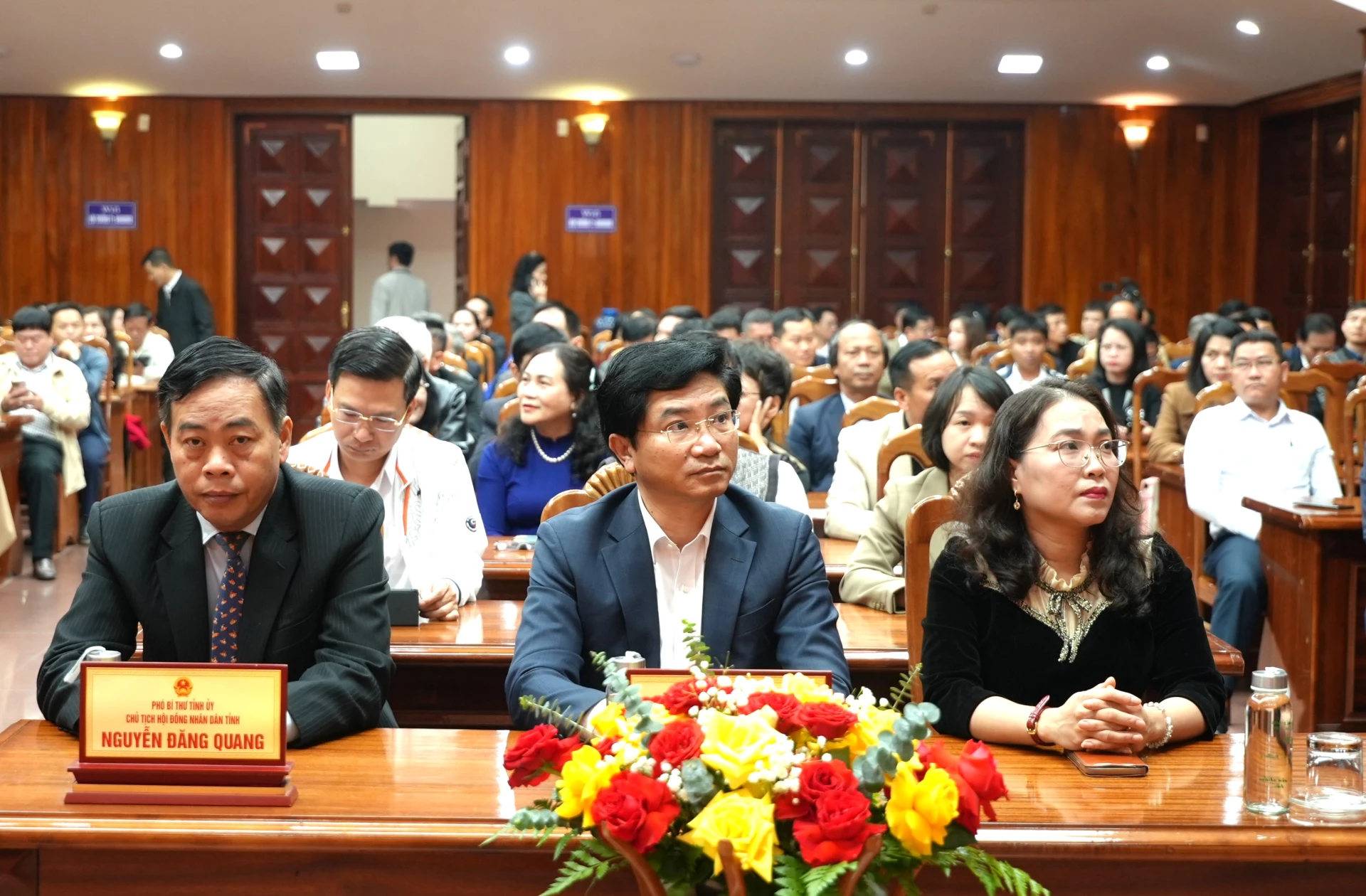 Đồng chí Nguyễn Đăng Quang, Chủ tịch HĐND tỉnh và đồng chí Trương An Ninh, Trưởng Ban Tuyên giáo và Dân vận Tỉnh ủy dự buổi gặp mặt - Ảnh: T.Đ