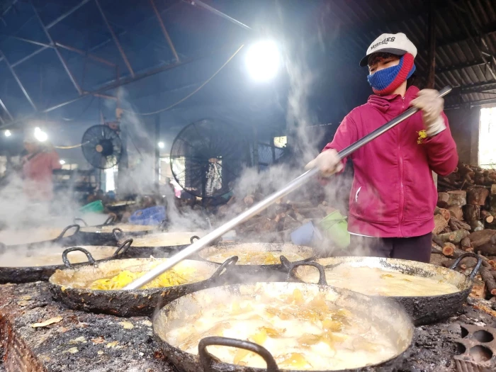 'Đỏ lửa' làng nghề mứt gừng Mỹ Chánh