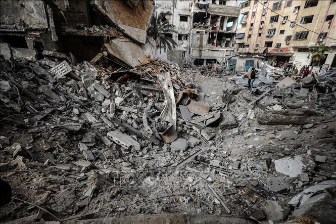 Đống đổ nát sau các đợt không kích của Israel xuống thành phố Gaza ngày 31/1/2026. Ảnh: THX/TTXVN