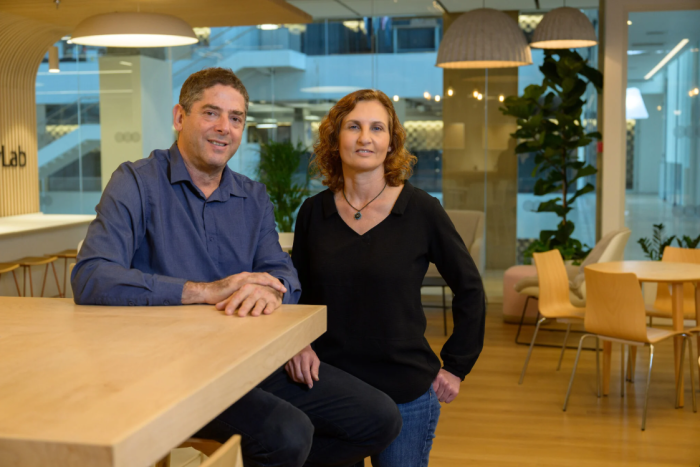 Phát hiện mở ra hướng tiếp cận mới trong điều trị HIV