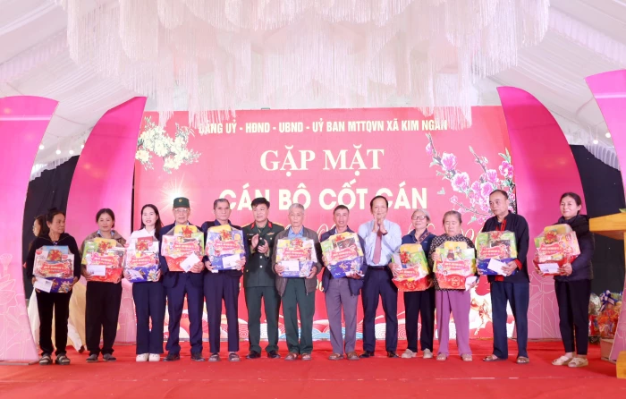 Gặp mặt, chúc Tết cán bộ cốt cán và các già làng, người có uy tín tại xã Kim Ngân