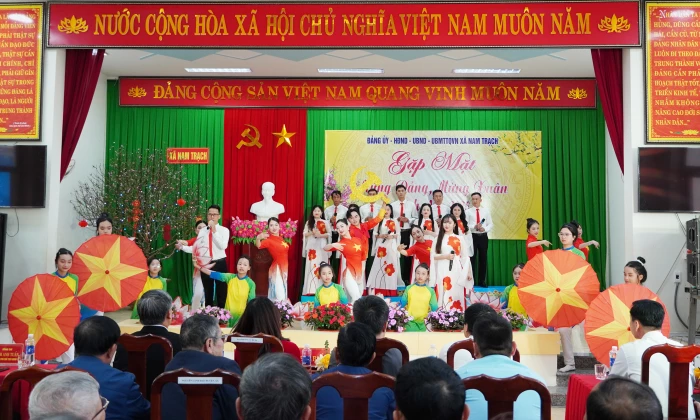 Xã Nam Trạch: Gặp mặt mừng Đảng, mừng xuân Bính Ngọ 2026