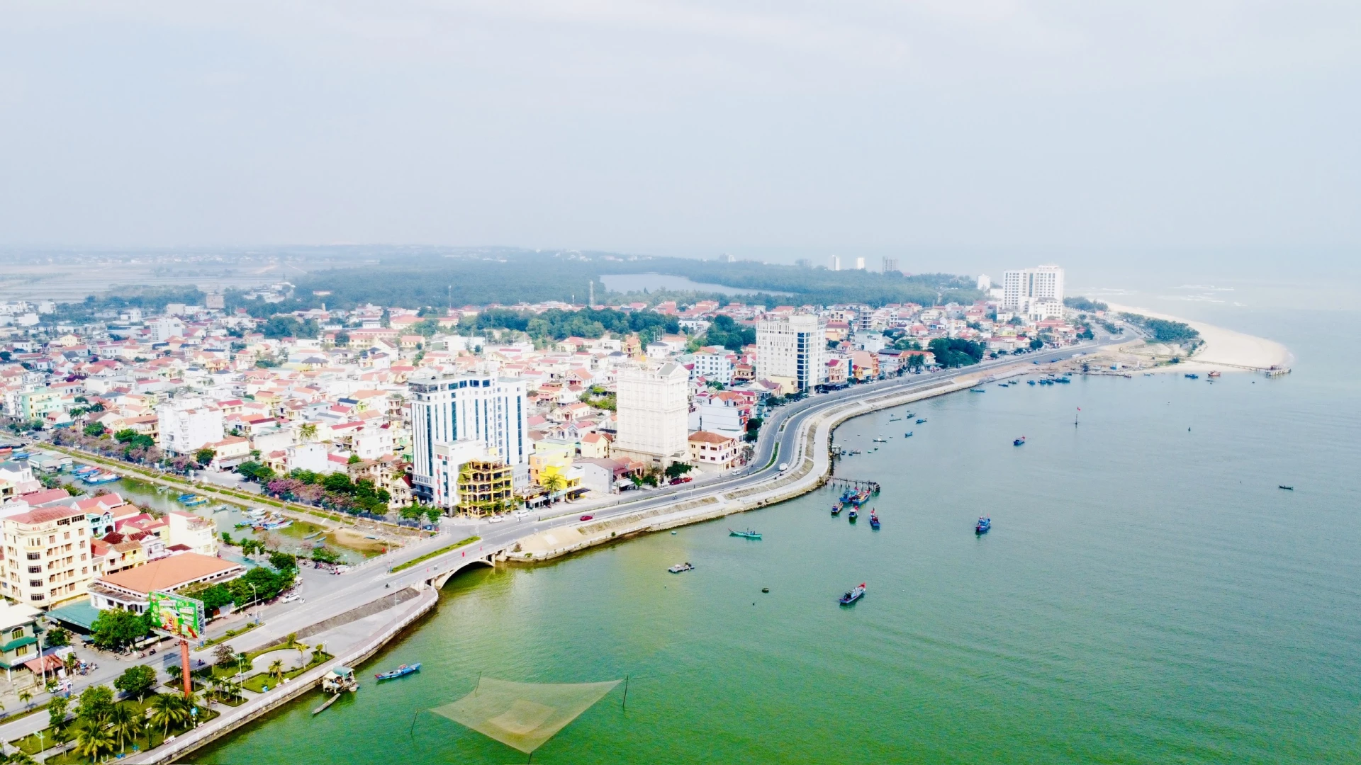 Trung tâm phường Đồng Hới sở hữu nhiều lợi thế về hạ tầng và kết nối, tạo sức hút đối với các nhà đầu tư nước ngoài - Ảnh: H.H