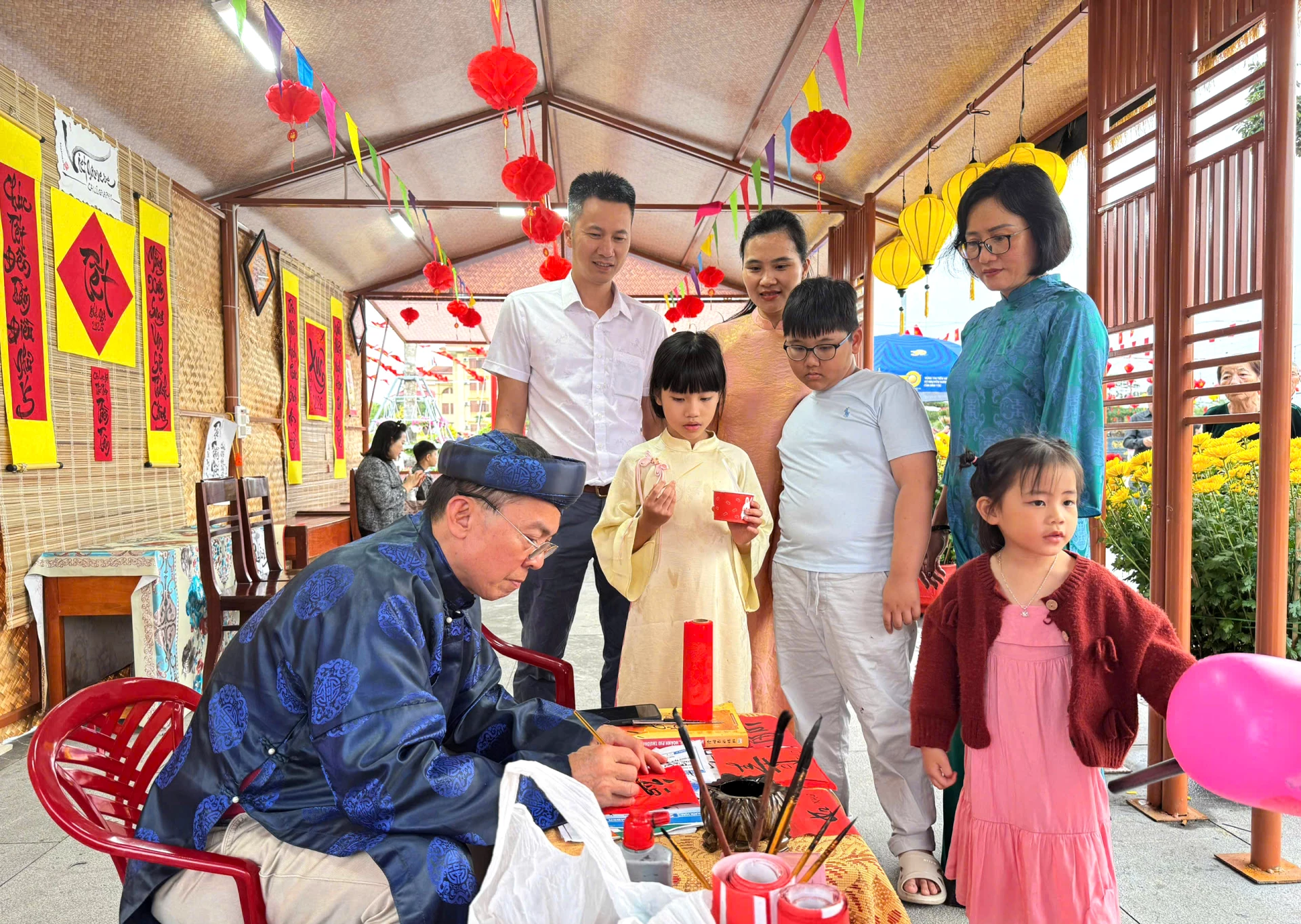 Đồng Hới chú trọng tổ chức các hoạt động ý nghĩa, thu hút người dân, du khách - Ảnh: H.Tr