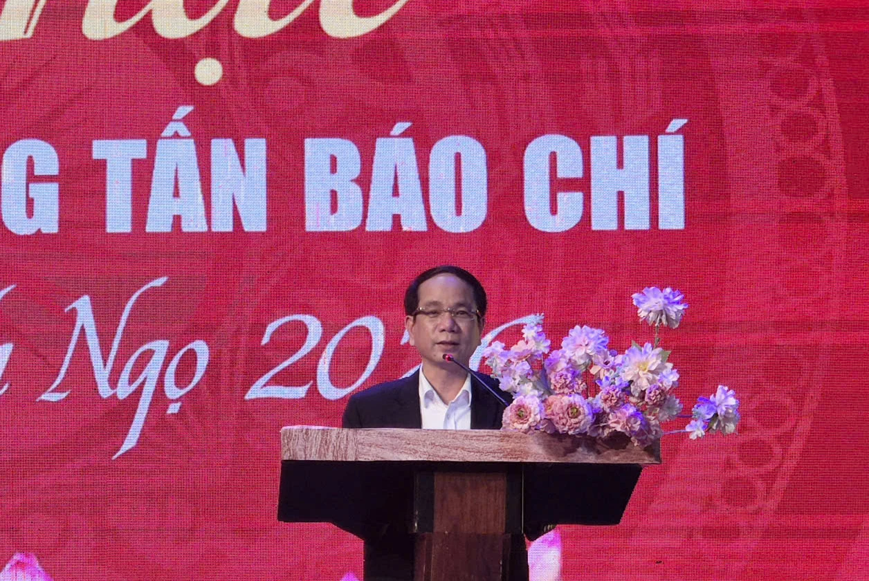 Đồng chí Phan Mạnh Hùng, Bí thư Đảng ủy phường Đồng Hới phát biểu tại buổi gặp mặt -Ảnh: H.Tr.