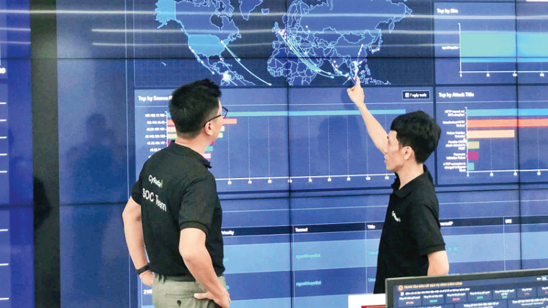 Trung tâm giám sát và điều hành an ninh mạng (SOC) của CyRadar.