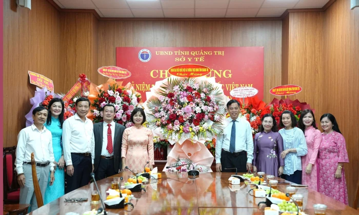 Lãnh đạo tỉnh thăm, chúc mừng Sở Y tế nhân kỷ niệm 71 năm Ngày Thầy thuốc Việt Nam