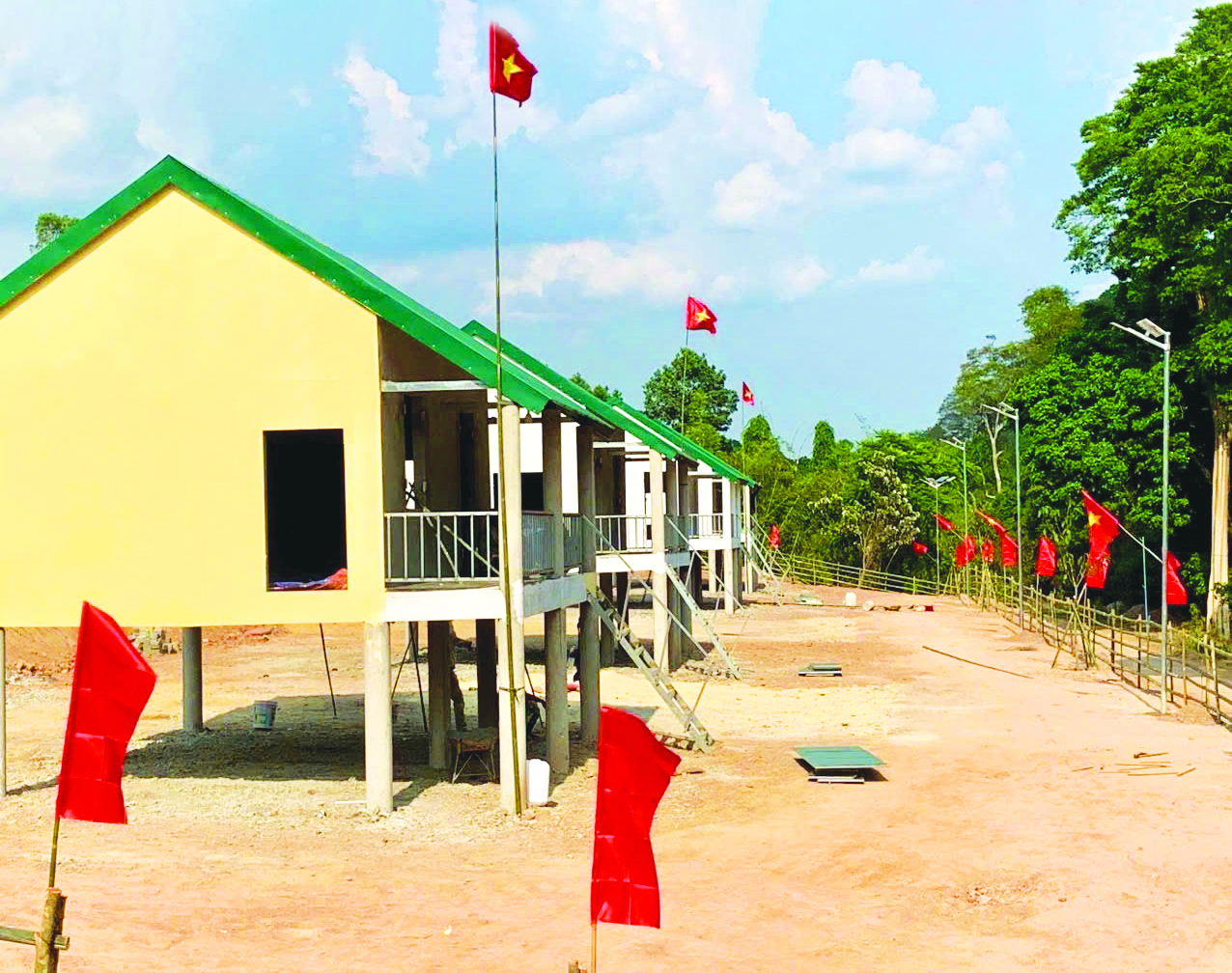 Chương trình xóa nhà tạm, nhà dột nát đã mang lại diện mạo mới cho xã Thượng Trạch và nhiều địa phương trên địa bàn tỉnh - Ảnh: T.A