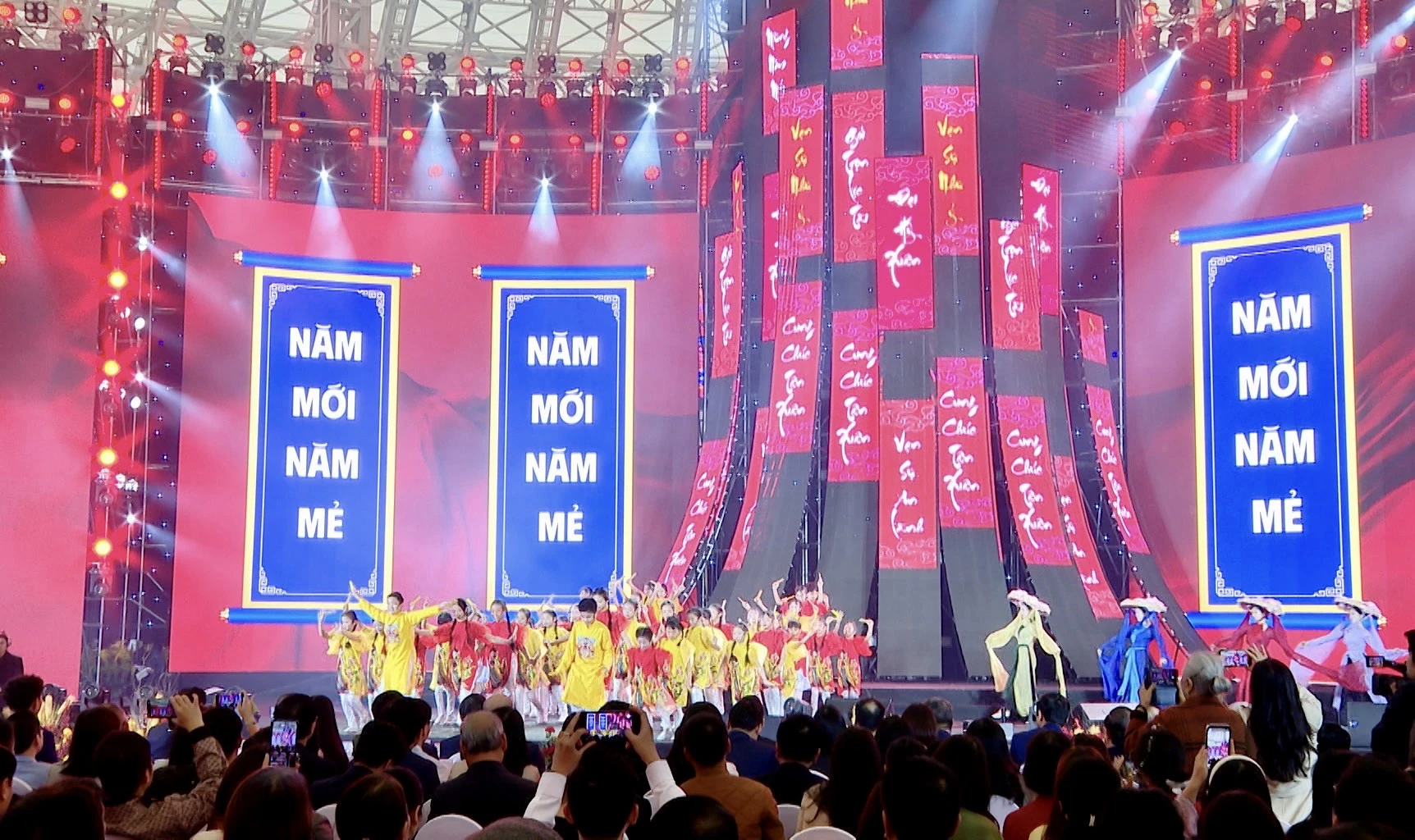 Chương trình khai mạc Hội chợ Mùa xuân lần thứ nhất, năm 2026 - Ảnh: H.N