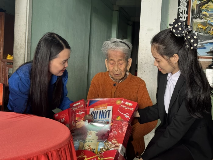 Ấm áp bữa cơm tất niên cùng các Mẹ Việt Nam anh hùng