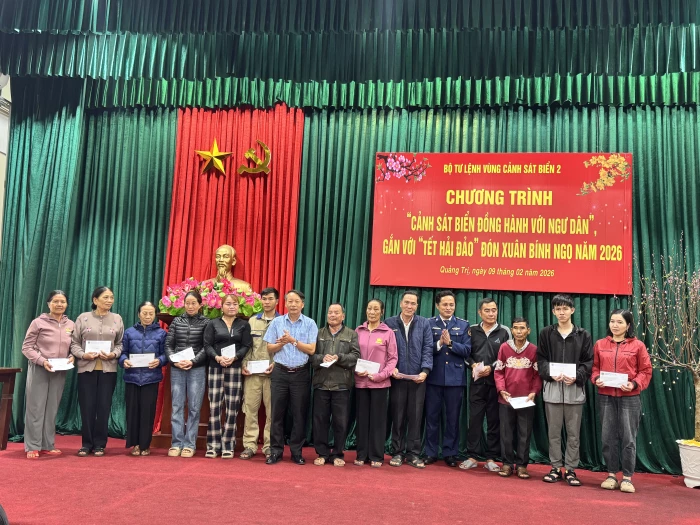 Hải đội 202-Cảnh sát biển đồng hành với ngư dân trước thềm năm mới