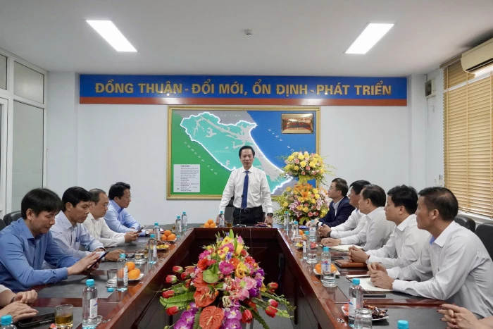 Đồng chí Phó Chủ tịch Thường trực UBND tỉnh thăm, kiểm tra tình hình sản xuất, kinh doanh