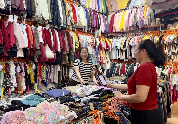 Đẩy mạnh thanh toán không dùng tiền mặt tại các chợ truyền thống