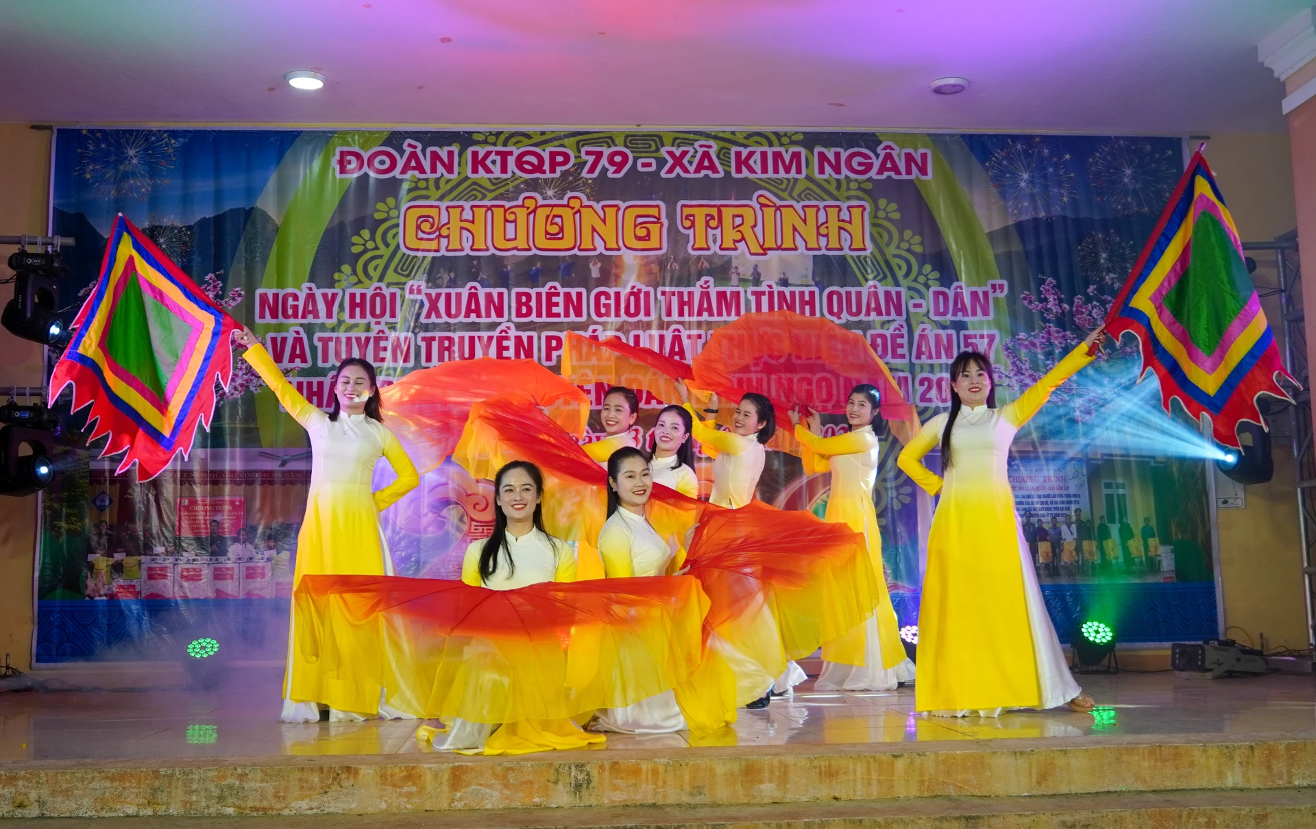 Một tiết mục văn nghệ tại chương trình - Ảnh: N.H