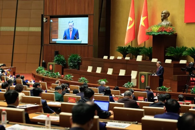 Tổng Bí thư khẳng định: Hội nghị hôm nay mở ra không gian sinh hoạt chính trị sâu rộng nhằm thống nhất ý chí và hành động, tạo nền tảng để đưa Nghị quyết Đại hội XIV của Đảng đi vào cuộc sống - Ảnh: VGP/Nhật Bắc