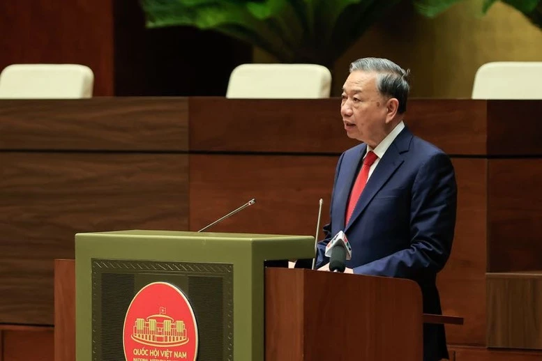 Tổng Bí thư Tô Lâm đề nghị, ngay sau Hội nghị này, các cấp ủy, tổ chức đảng, chính quyền, Mặt trận Tổ quốc và các tổ chức chính trị- xã hội khẩn trương xác định rõ những việc cần làm ngay, những khâu đột phá cần tập trung lãnh đạo, chỉ đạo, nói đi đôi với làm, làm đến nơi đến chốn, làm ra kết quả cụ thể - Ảnh: VGP/Nhật Bắc