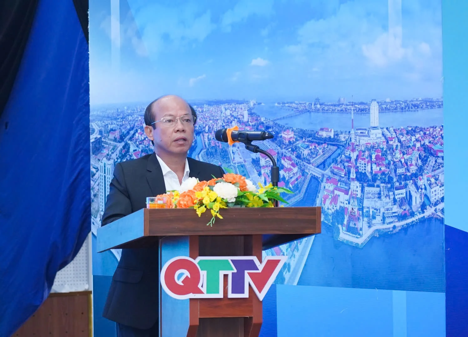 Đồng chí Bí thư Đảng ủy, Giám đốc Báo và PTTH Quảng Trị Võ Nguyên Thủy phát biểu tại hội nghị - Ảnh: X.P