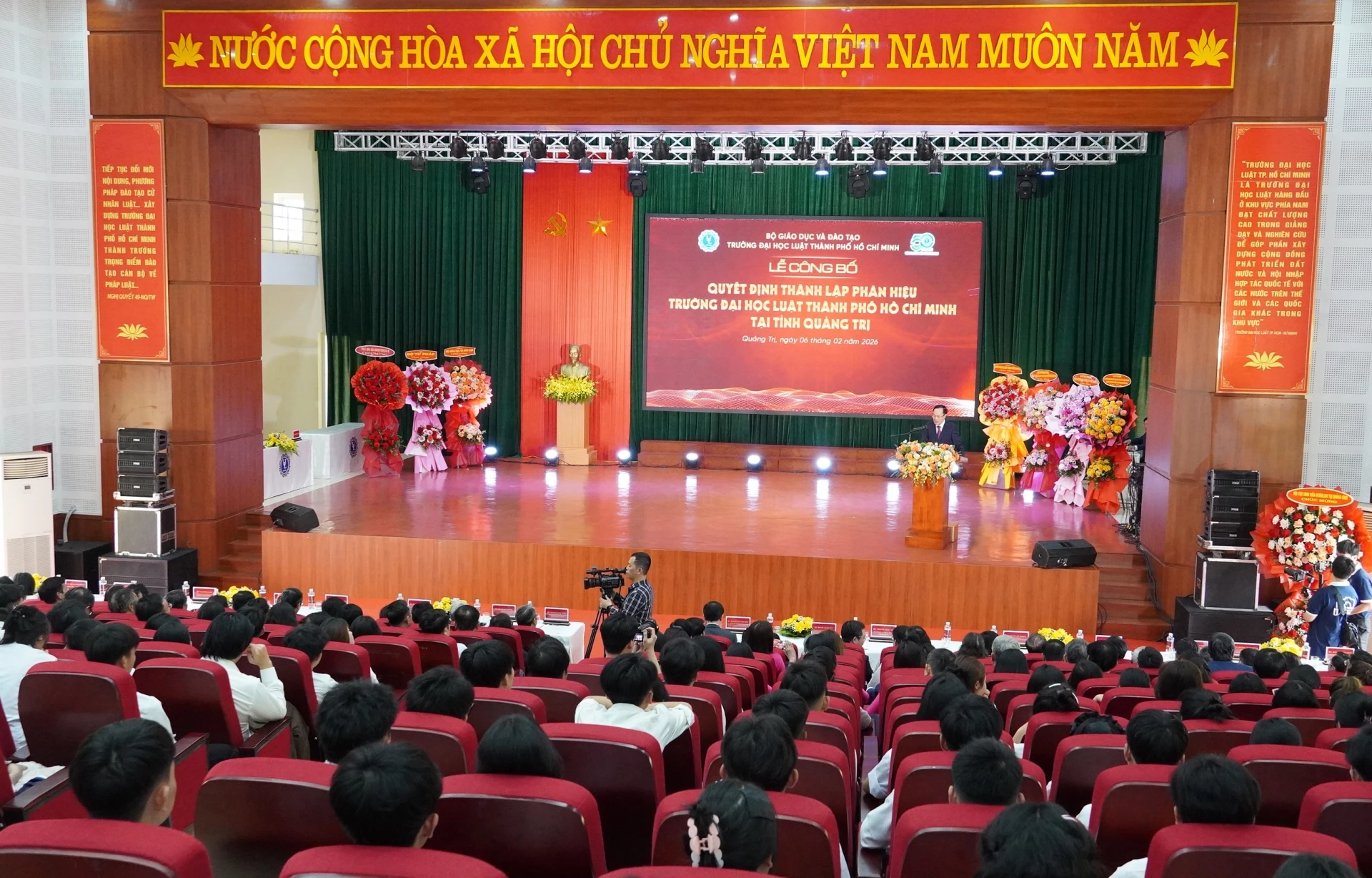 Quang cảnh buổi lễ - Ảnh: QV