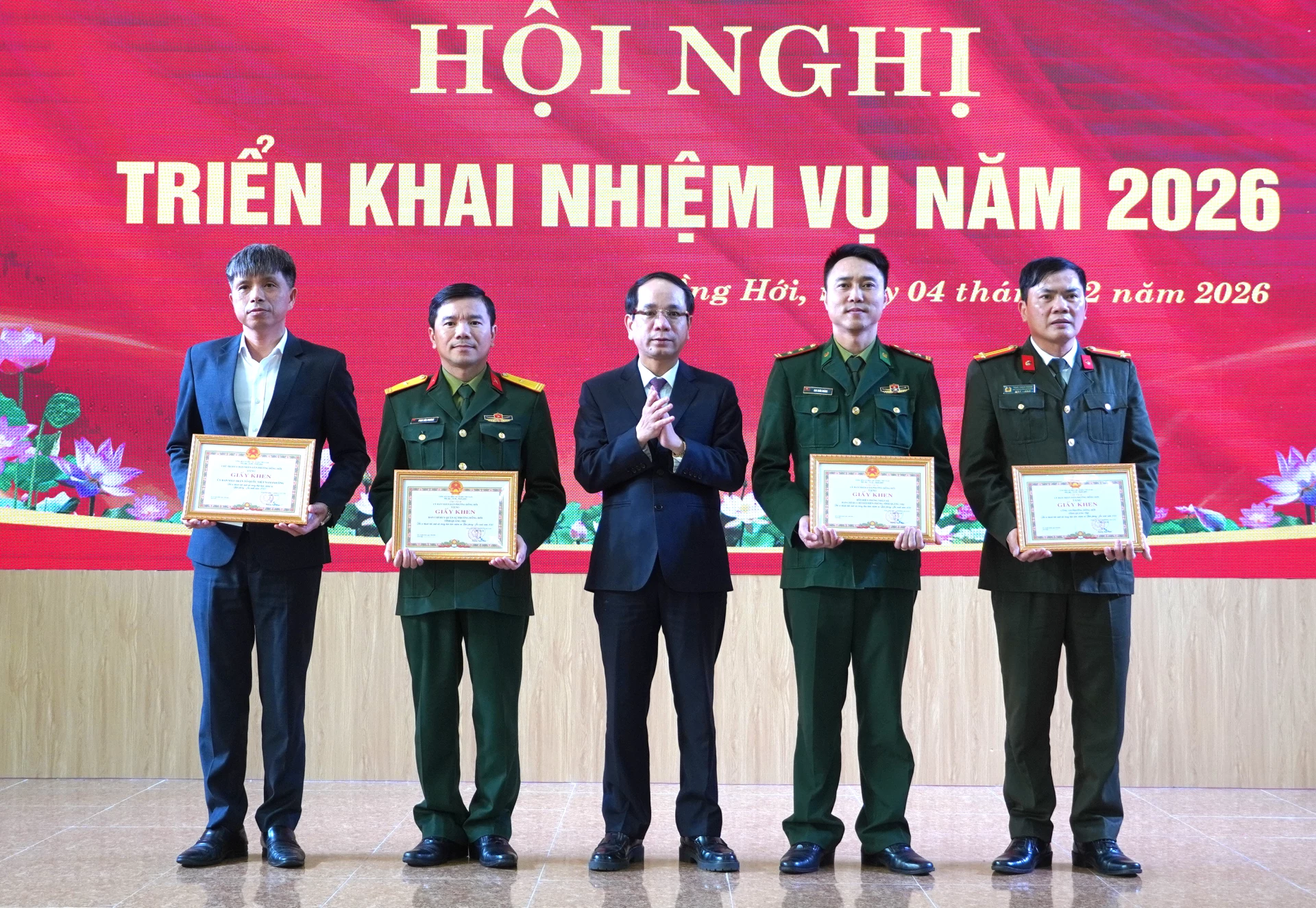 Sau phần thảo luận, bàn giải pháp tháo gỡ khó khăn, vướng mắc, hội nghị đã thống nhất đặt ra nhiệm vụ cần quyết liệt thực hiện trong năm 2026.