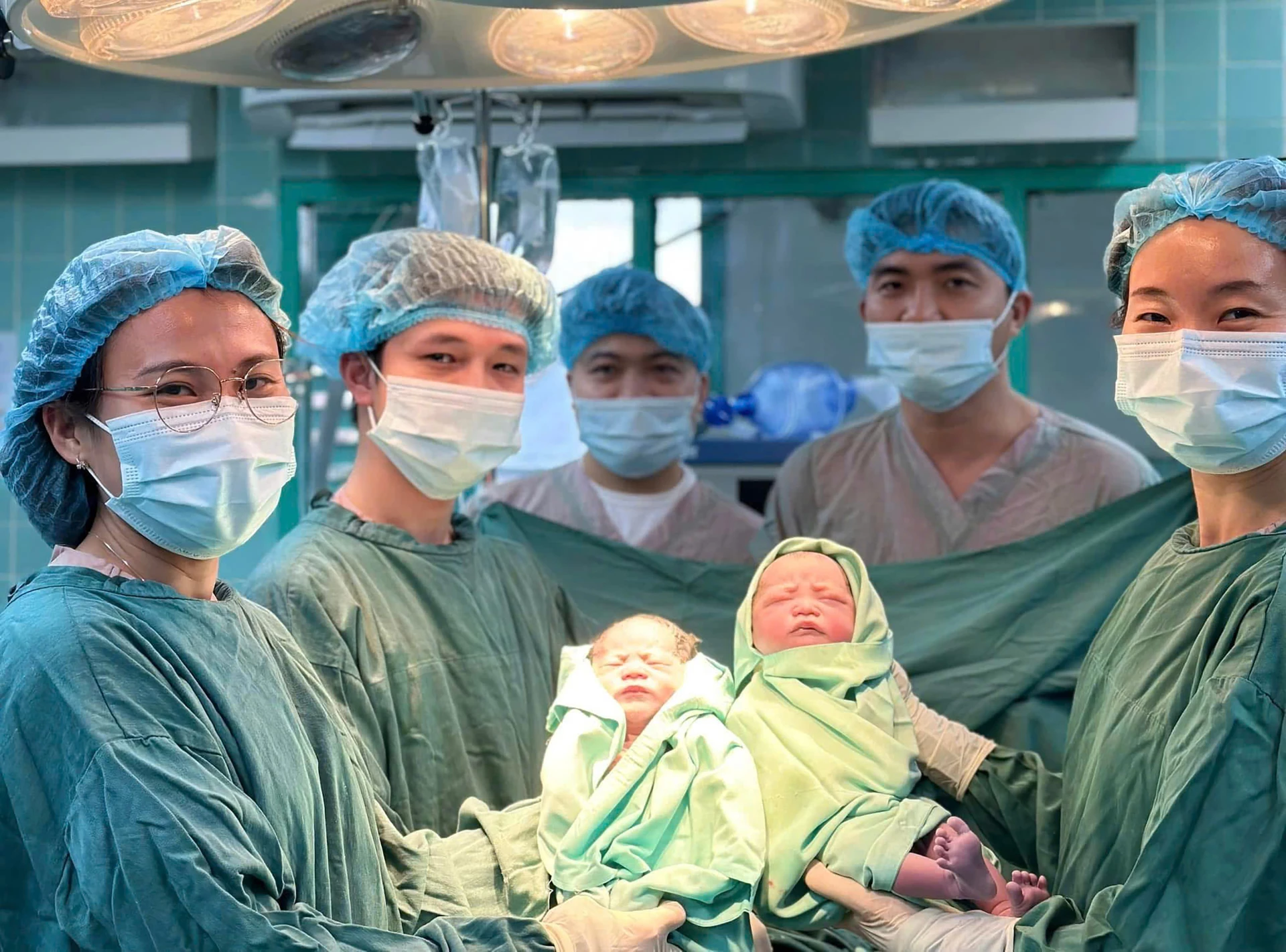 Những em bé chào đời vào thời khắc giao thừa như mang lại luồng sinh khí mới đầu xuân - Ảnh: H.H