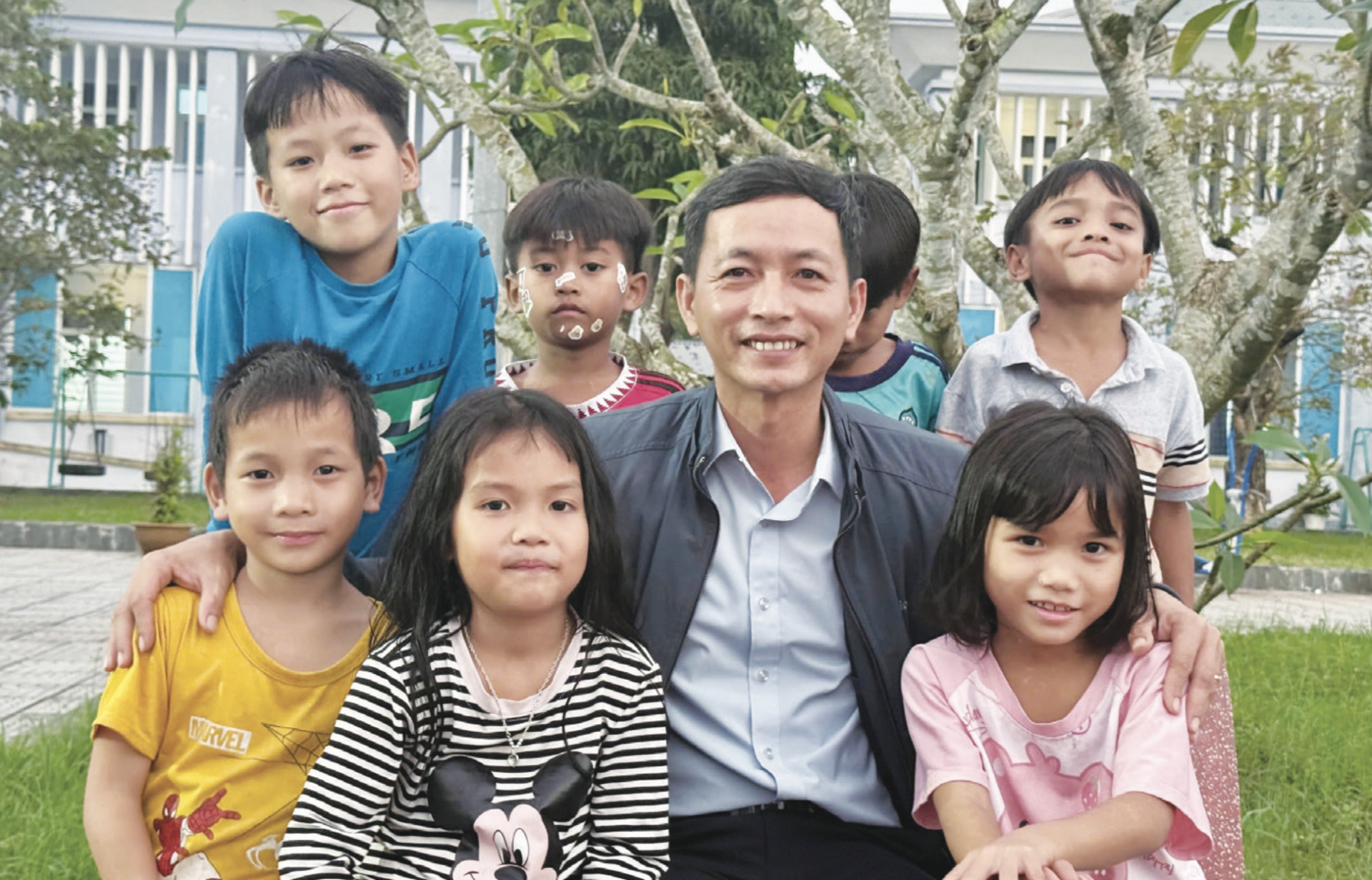 Anh Lê Anh Minh đã có 16 năm gắn bó với Trung tâm Công tác xã hội Nam Quảng Trị, với những đứa trẻ thiệt thòi, kém may mắn ở đây - Ảnh: T.A