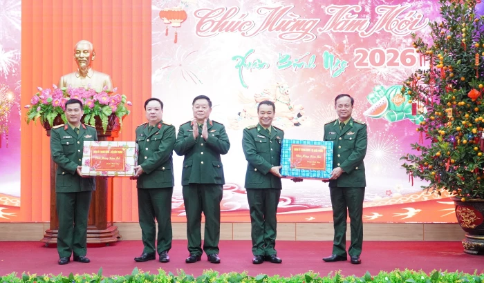 Đại tướng Nguyễn Trọng Nghĩa thăm, chúc Tết Bộ Chỉ huy Quân sự tỉnh Quảng Trị