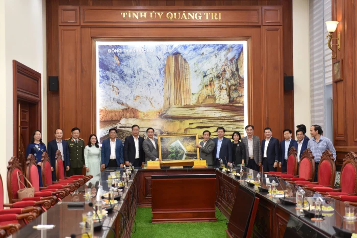 Trao đổi kinh nghiệm công tác giữa thành phố Huế và tỉnh Quảng Trị