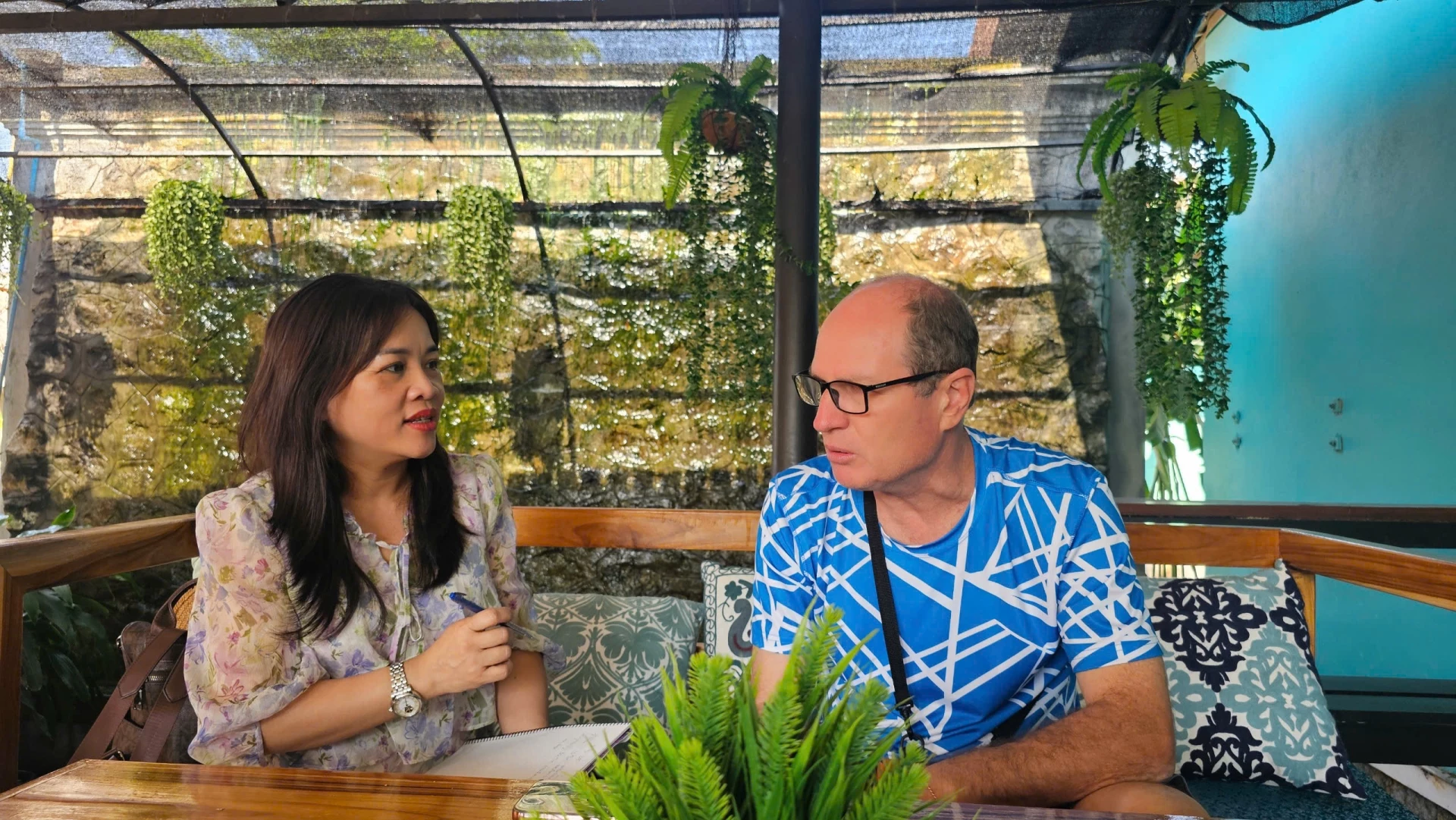 Tác giả và Kiril tại Luang Prabang - Ảnh: H.N