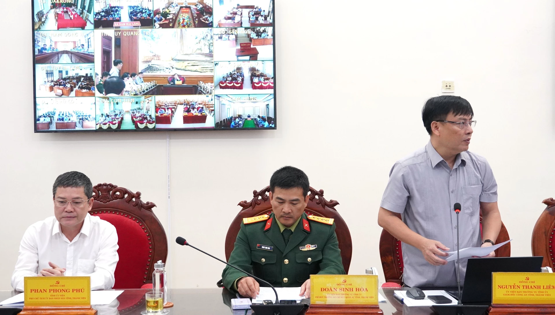 Thiếu tướng Nguyễn Thanh Liêm, Giám đốc Công an tỉnh phát biểu tại phiên họp - Ảnh: QV