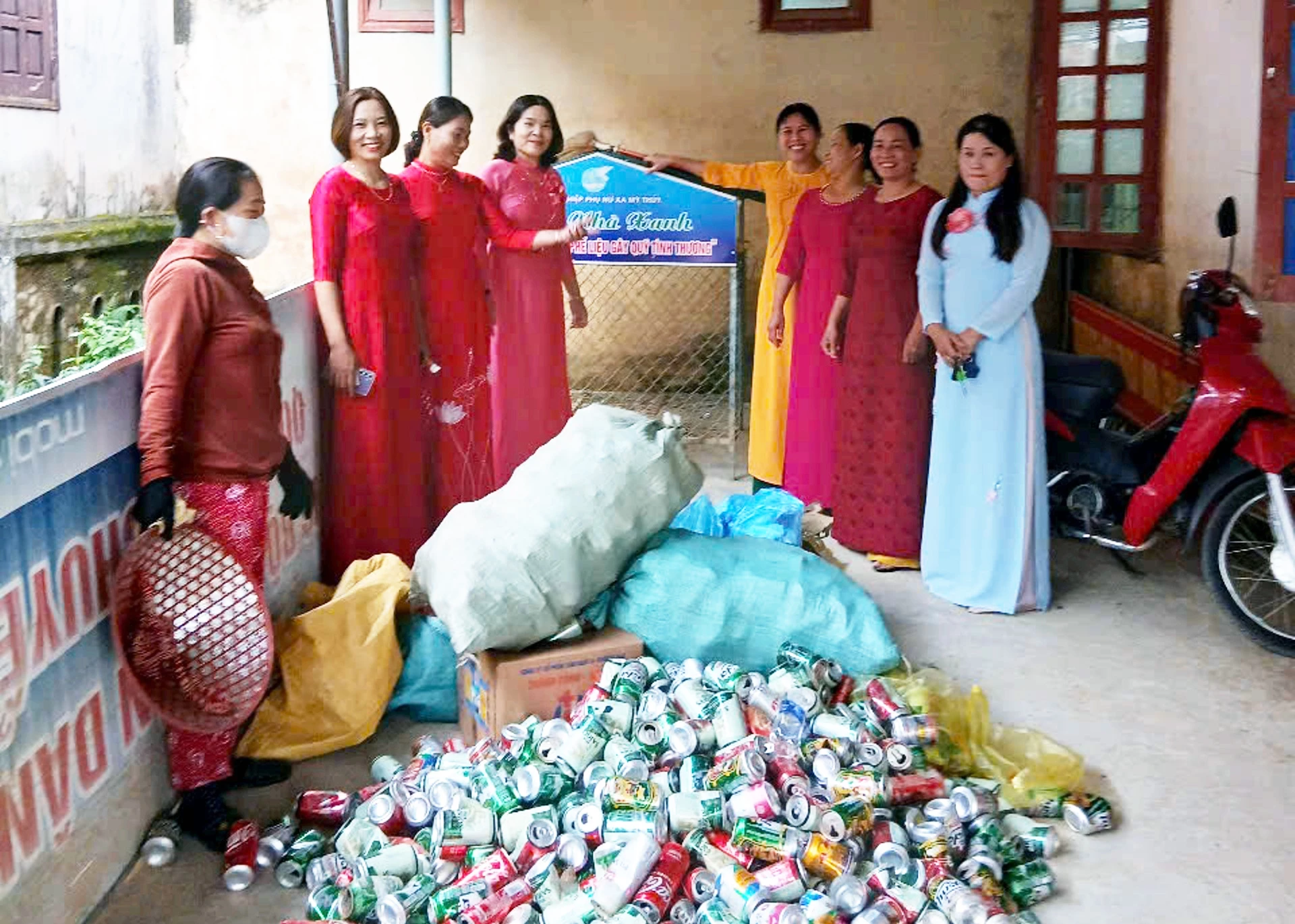 Mô hình thu gom phế liệu gây quỹ tình thương góp phần bảo vệ môi trường được Hội Liên hiệp Phụ nữ xã Tân Mỹ duy trì thực hiện - Ảnh: L.C