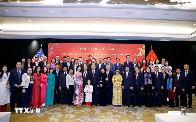 Tổng Bí thư Tô Lâm với bà con cộng đồng người Việt Nam tại Hoa Kỳ. (Ảnh: Thống Nhất/TTXVN)