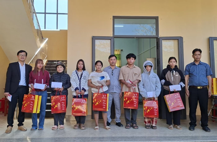 Xuân mới trên vùng cao Tà Rụt