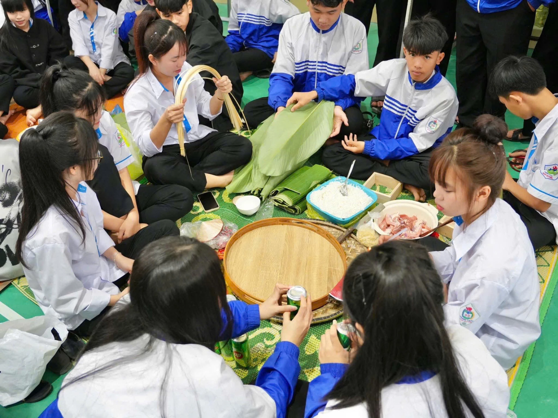 Gói bánh chưng xanh, nét đẹp văn hoá ngày Tết