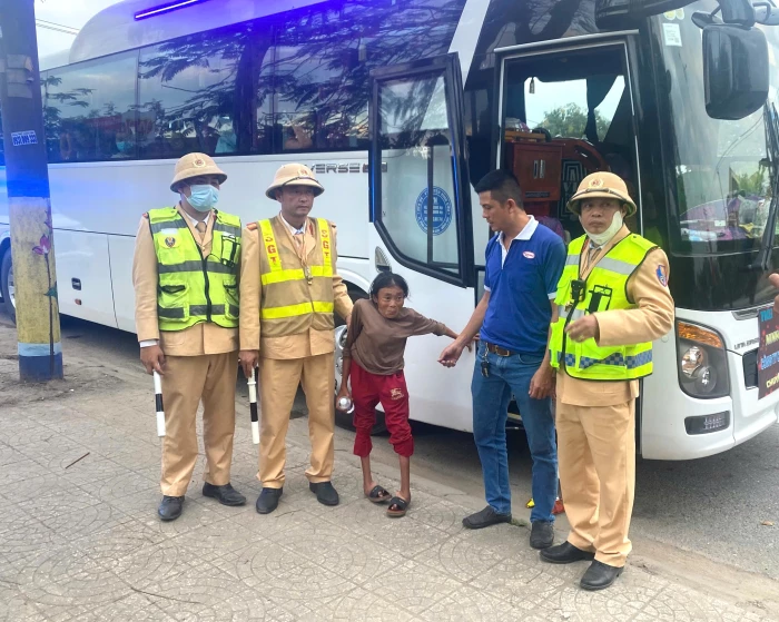 Kịp thời hỗ trợ người phụ nữ khuyết tật ở tỉnh Nghệ An đi lạc về với gia đình