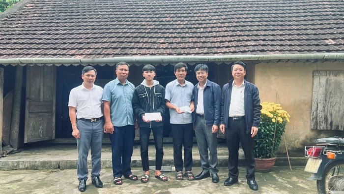 Cha con 'người hùng' trên dòng sông Gianh