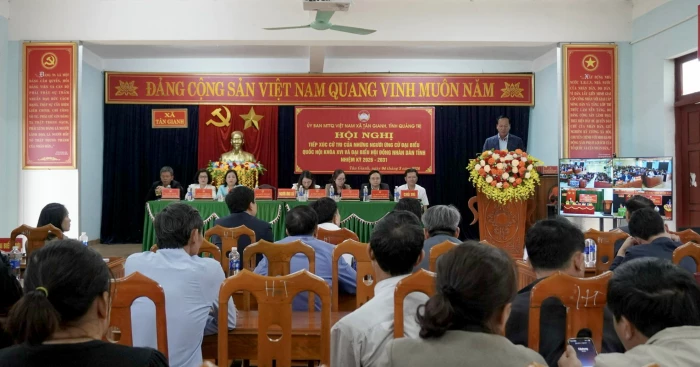 Ứng cử viên đại biểu HĐND tỉnh tiếp xúc cử tri tại xã Tân Gianh