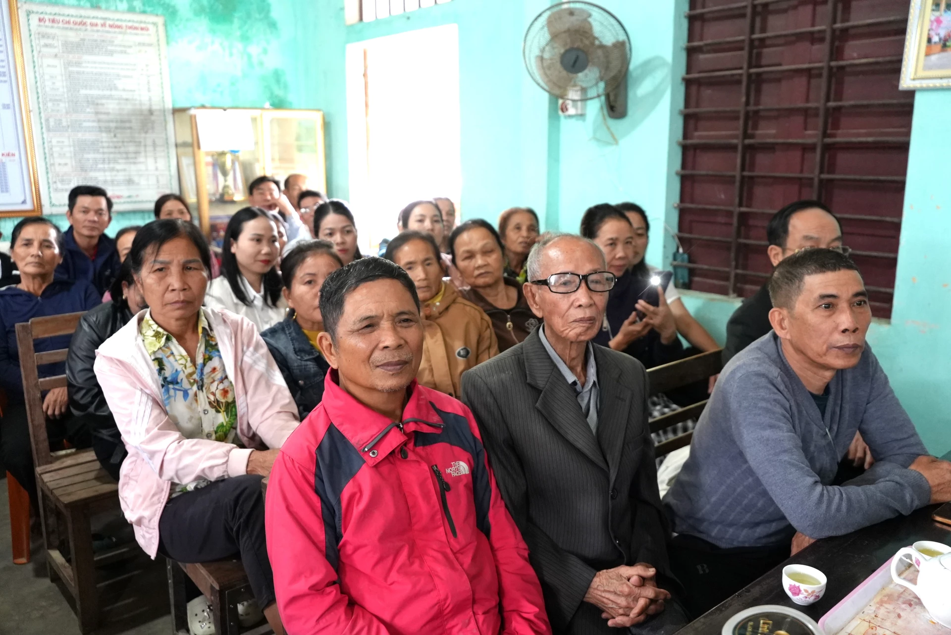 Cử tri xã Quảng Ninh tham dự hội nghị - Ảnh: T.Đ
