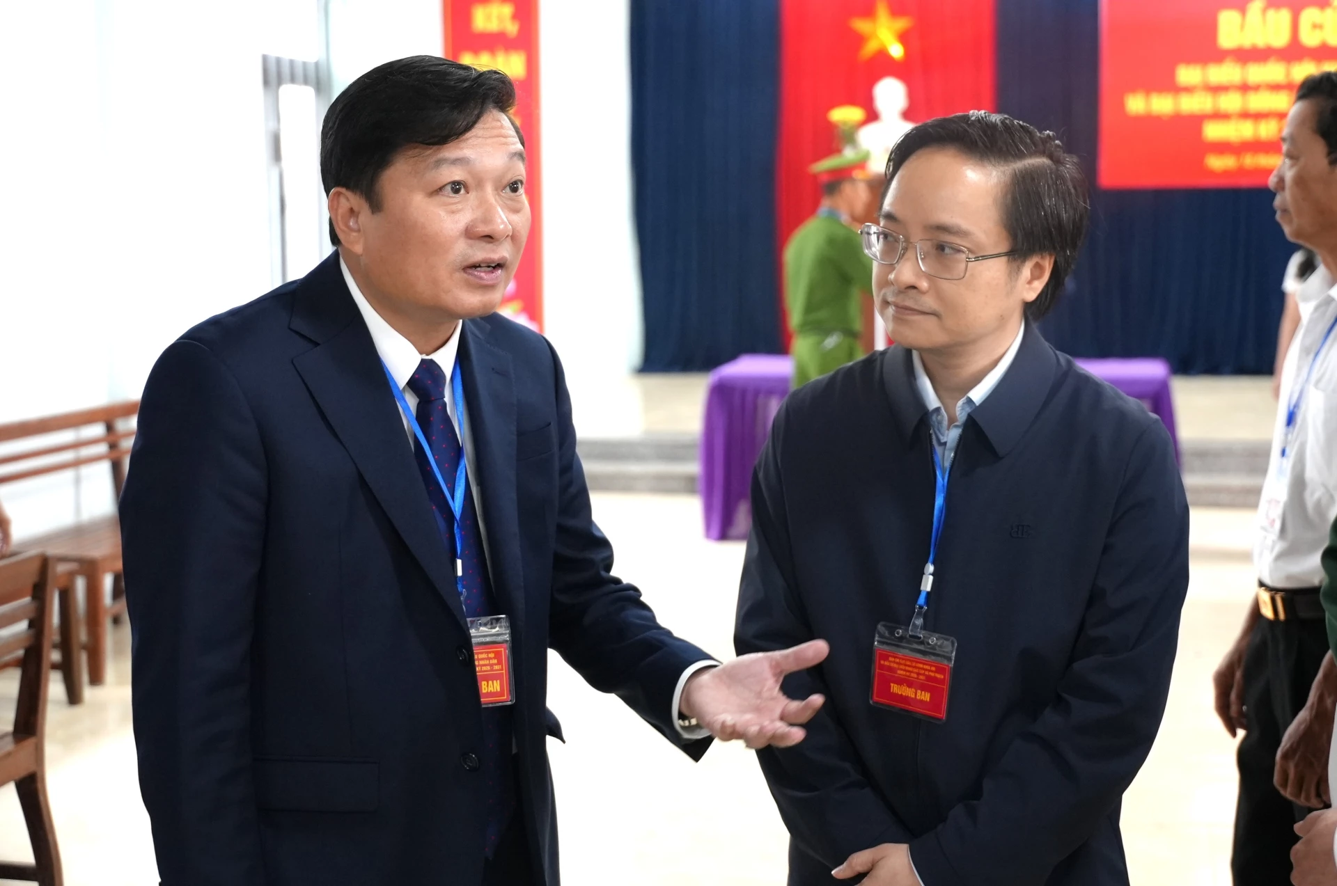 Đồng chí Lê Hồng Vinh, Chủ tịch UBND tỉnh đề nghị các tổ bầu cử phát huy tinh thần trách nhiệm, bảo đảm tổ chức bầu cử dân chủ, đúng quy định - Ảnh: T.Đ