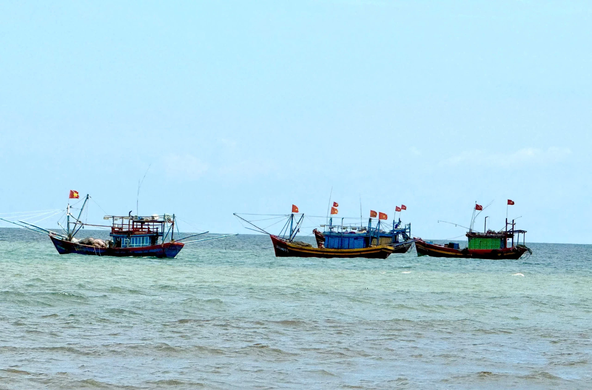Tiềm năng về tài nguyên biển, đảo và vùng ven biển của tỉnh Quảng Trị không chỉ có ý nghĩa quan trọng đối với sự nghiệp phát triển kinh tế - xã hội mà còn có ý nghĩa to lớn về quốc phòng - an ninh - Ảnh: A.T